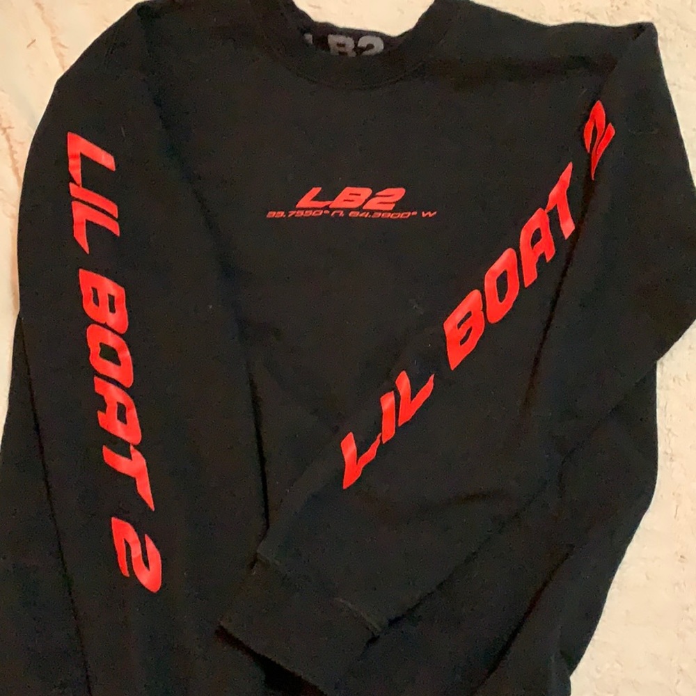 Rapper Lil Yachty black sweatshirt
